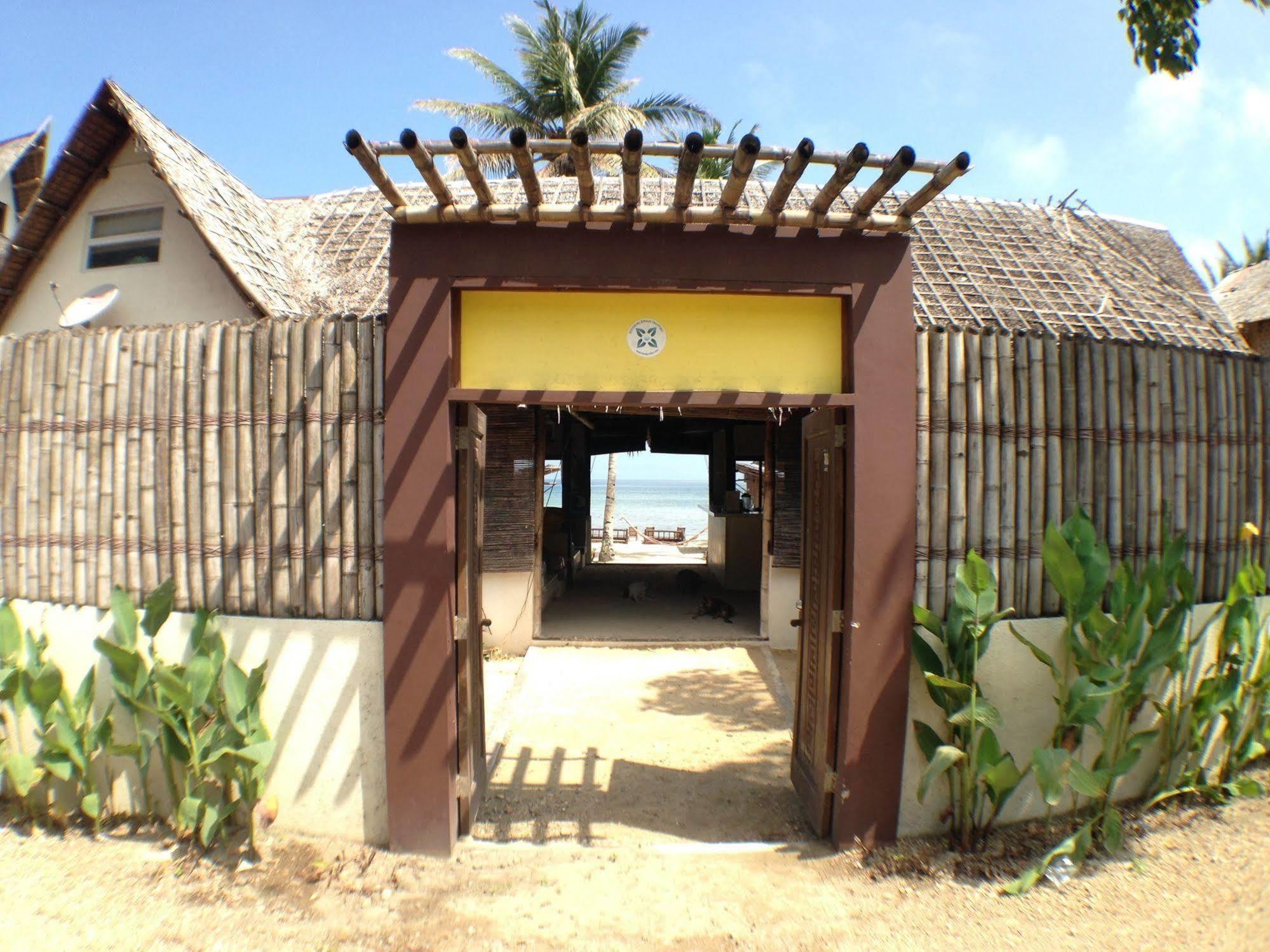 Mangoriders Beach Club Caticlan Exterior photo